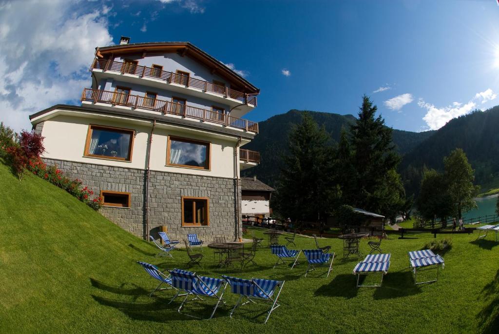 Laghetto Alpine Hotel & Restaurant Brusson Exterior photo